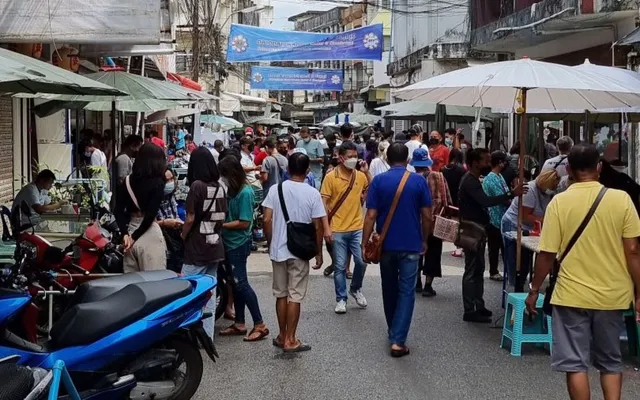 Gem market street in Thailand with traders at their stalls